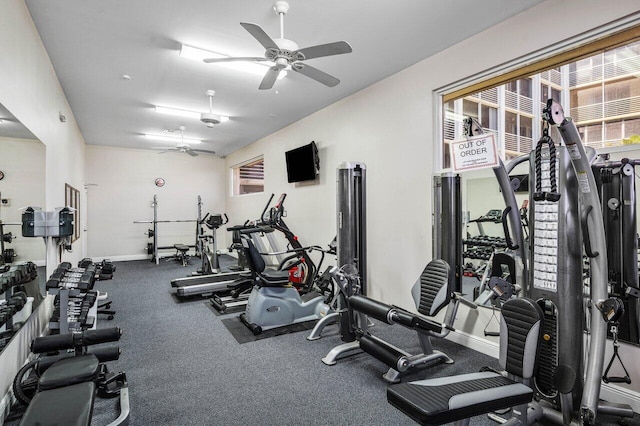 exercise room featuring ceiling fan and baseboards