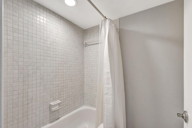 full bathroom with shower / tub combo