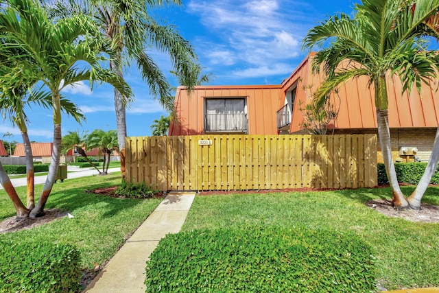 view of front of home with a fenced front yard and a front yard