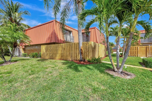 view of yard featuring fence