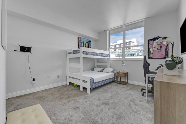 bedroom featuring floor to ceiling windows, visible vents, and light carpet