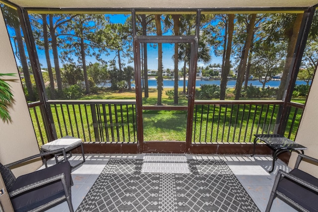 1001 Seafarer Cir Unit 102, Jupiter, FL 33477 - sunroom with a water view