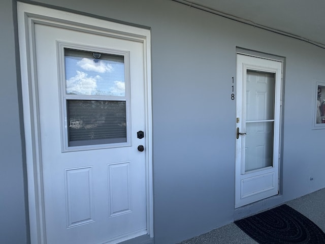 view of exterior entry featuring stucco siding