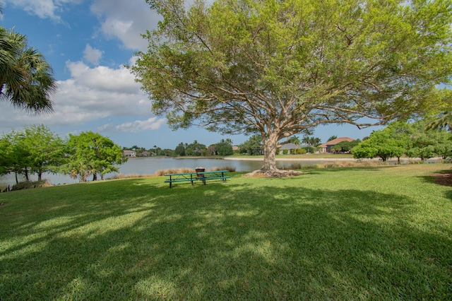 view of yard featuring a water view