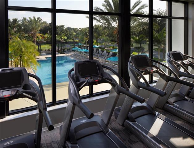 workout area featuring plenty of natural light and expansive windows