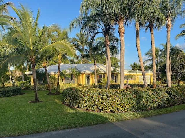 view of front of property with a front lawn