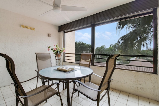 sunroom / solarium featuring a ceiling fan