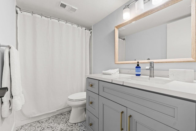 bathroom featuring a shower with curtain, visible vents, vanity, and toilet