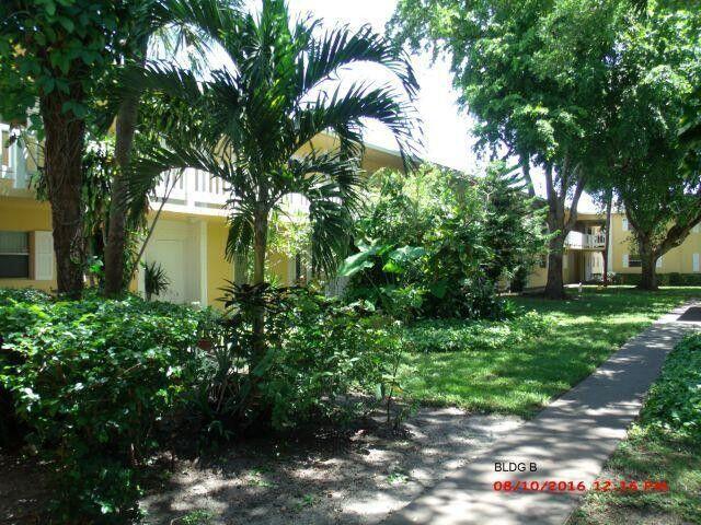 exterior space featuring a front yard