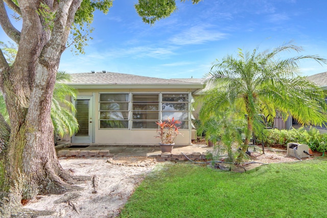 view of front of house featuring a front yard and stucco siding