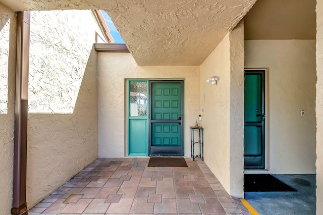 view of exterior entry featuring stucco siding