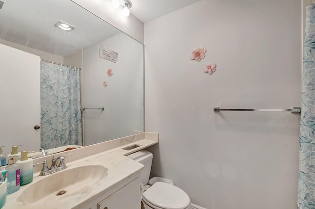 bathroom with a shower with shower curtain, vanity, and toilet