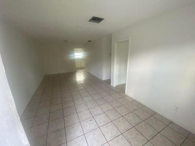 unfurnished room featuring light tile patterned floors