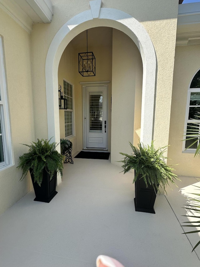 view of exterior entry with stucco siding