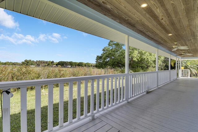 deck with a ceiling fan