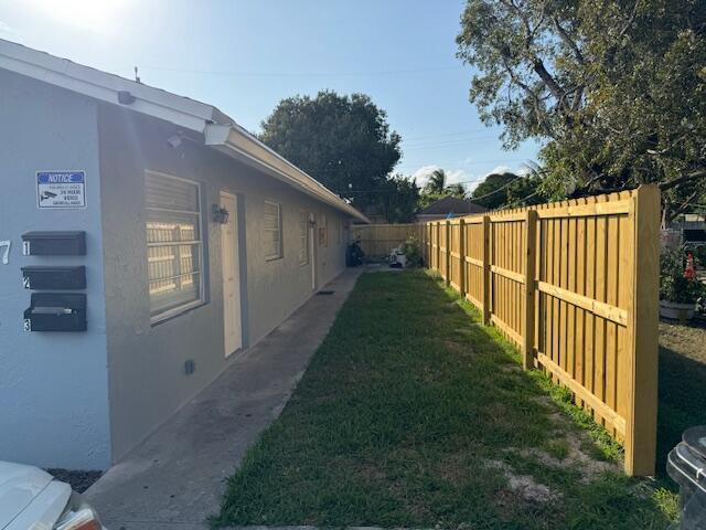 view of yard featuring a fenced backyard