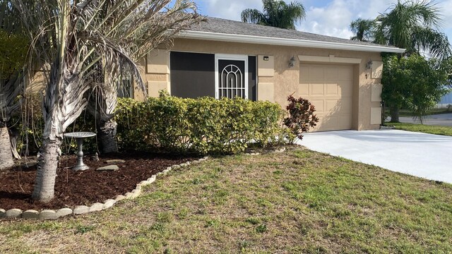 7 Los Lagos Ln, Port Saint Lucie, FL 34952 - ranch-style home featuring driveway, stucco siding, a garage, and a front lawn