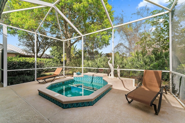 view of pool with an in ground hot tub, a patio, and a lanai