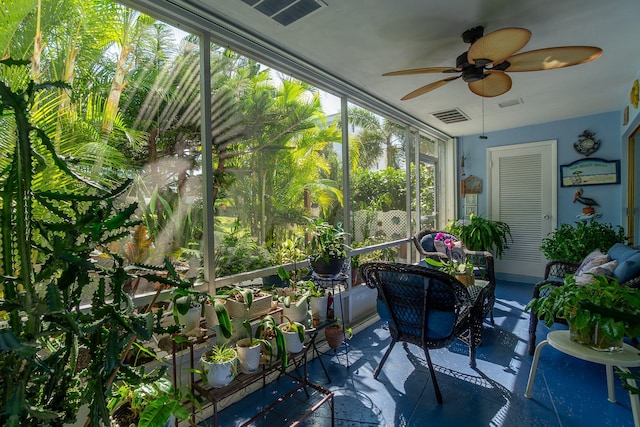 sunroom with visible vents and a ceiling fan