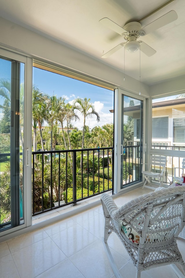 sunroom featuring ceiling fan