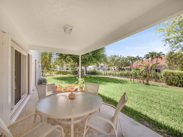 10282 Hunt Club Ln, Palm Beach Gardens, FL 33418 - view of patio with outdoor dining area