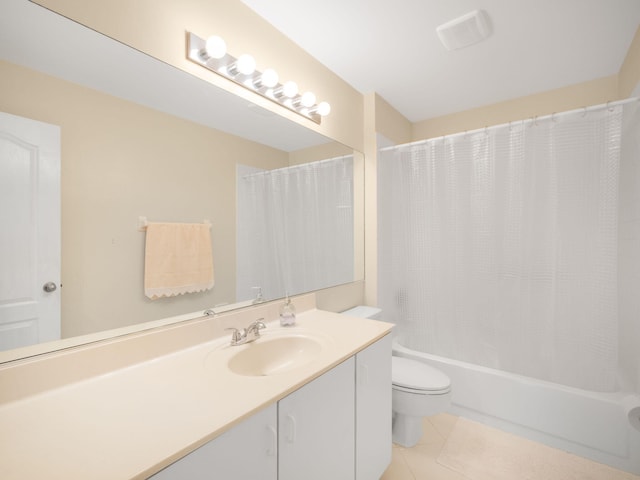 10282 Hunt Club Ln, Palm Beach Gardens, FL 33418 - full bathroom featuring vanity, toilet, tile patterned floors, and shower / bath combo with shower curtain