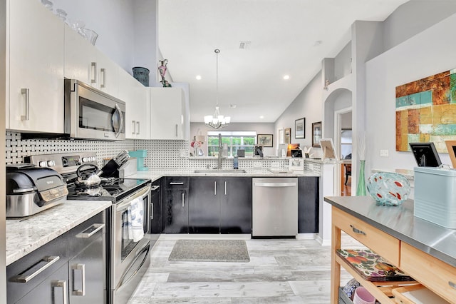 kitchen with visible vents, decorative backsplash, stainless steel appliances, and a sink