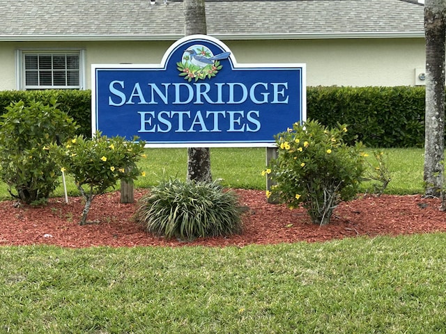 community sign featuring a lawn