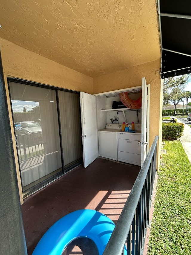 view of patio / terrace featuring independent washer and dryer