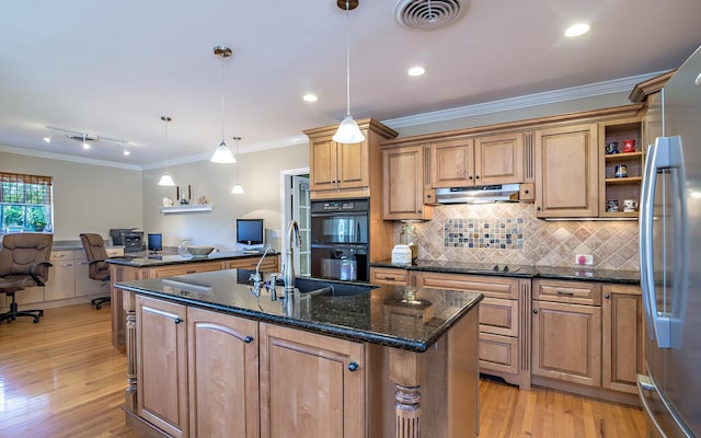 kitchen featuring under cabinet range hood, a sink, visible vents, black appliances, and crown molding