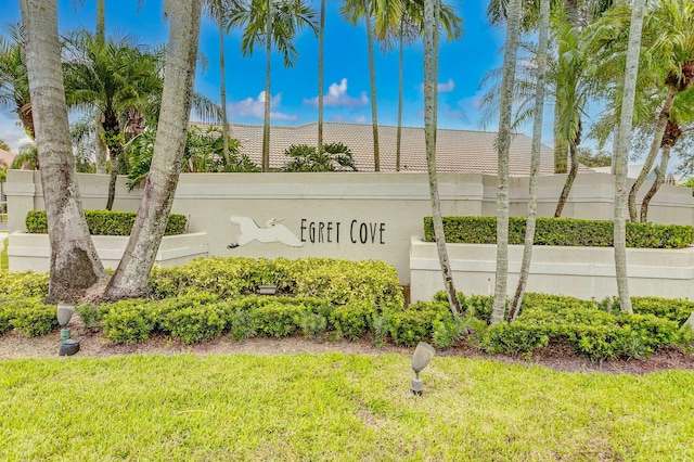 view of community / neighborhood sign