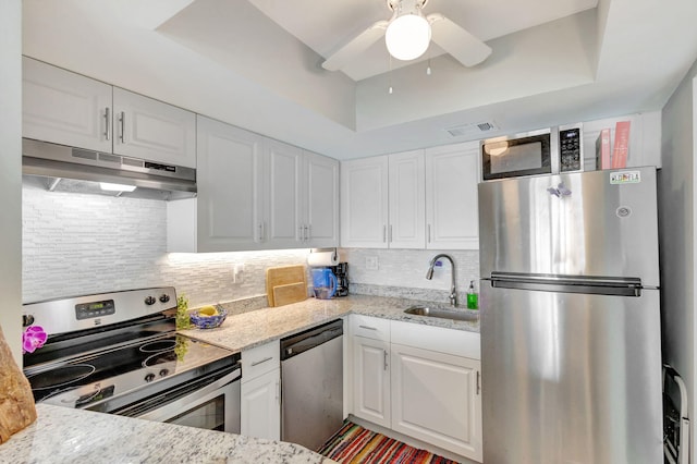 kitchen with visible vents, white cabinets, stainless steel appliances, under cabinet range hood, and a sink