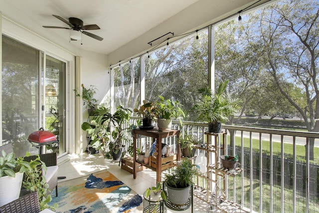 sunroom / solarium with ceiling fan