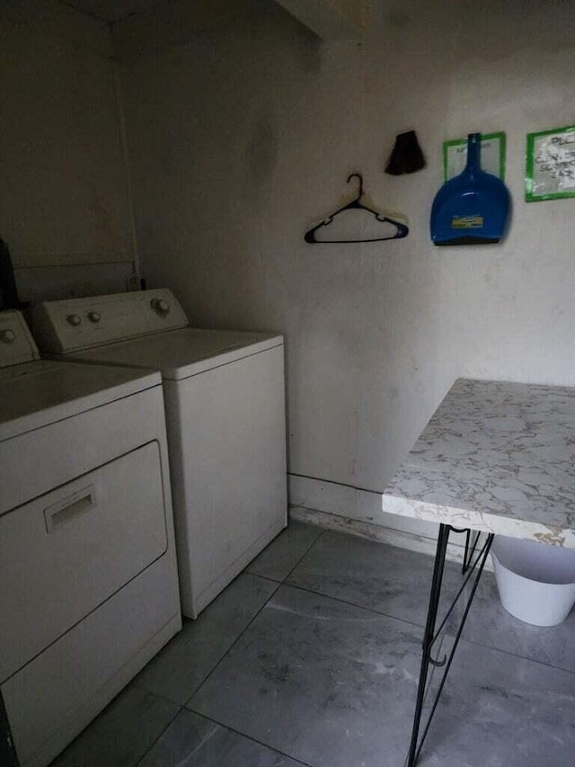 clothes washing area featuring washing machine and dryer