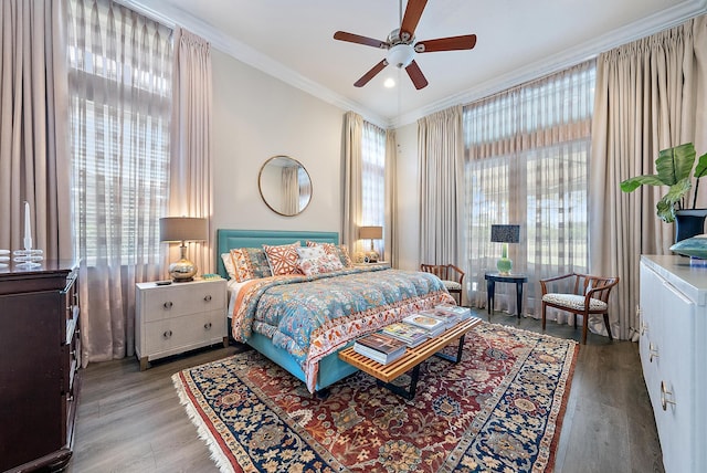 bedroom featuring crown molding, a ceiling fan, and wood finished floors