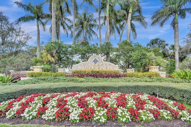 view of community / neighborhood sign