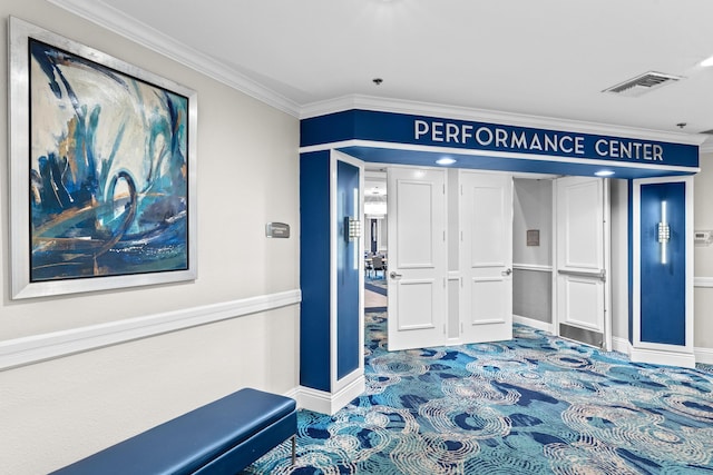 foyer featuring ornamental molding, visible vents, and baseboards