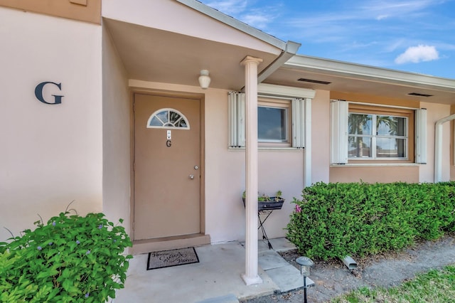 view of exterior entry with stucco siding