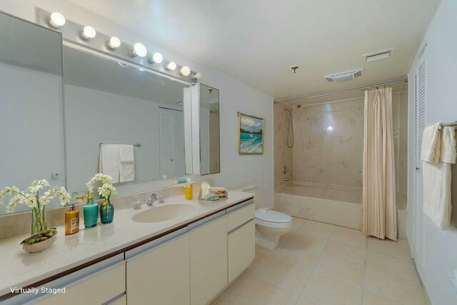 spare room with dark wood-style floors, a textured ceiling, visible vents, and baseboards