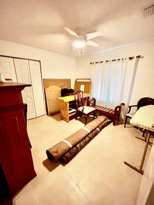 bedroom with ceiling fan and a textured ceiling