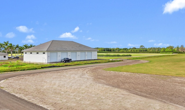 view of front facade featuring a front yard