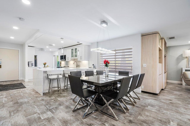 dining space featuring recessed lighting, baseboards, visible vents, and light wood finished floors