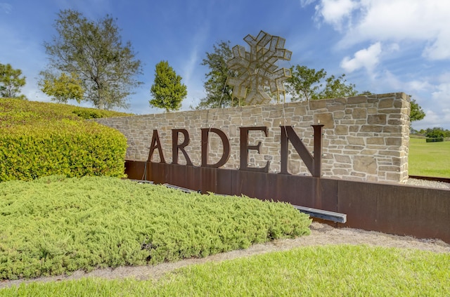 view of community / neighborhood sign