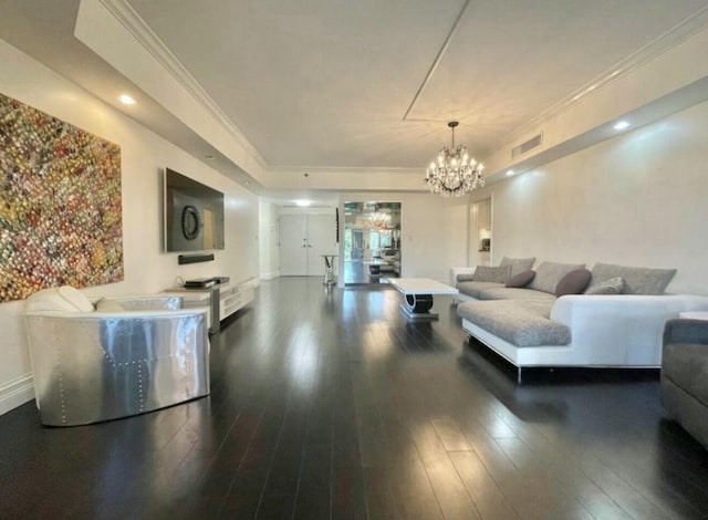 living room featuring dark wood-style floors, crown molding, recessed lighting, visible vents, and an inviting chandelier