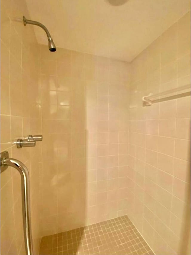 full bathroom featuring a stall shower
