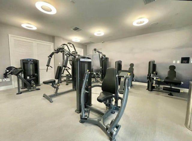 exercise room with baseboards and visible vents