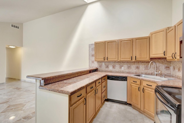 kitchen featuring light brown cabinetry, a sink, stainless steel range with electric stovetop, dishwasher, and a peninsula