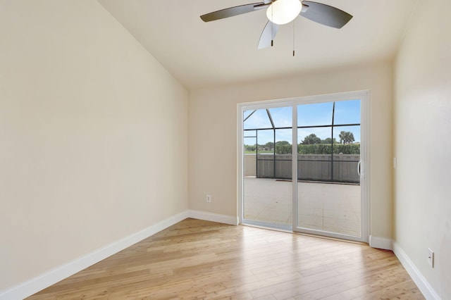 empty room with light wood-type flooring, baseboards, and a ceiling fan