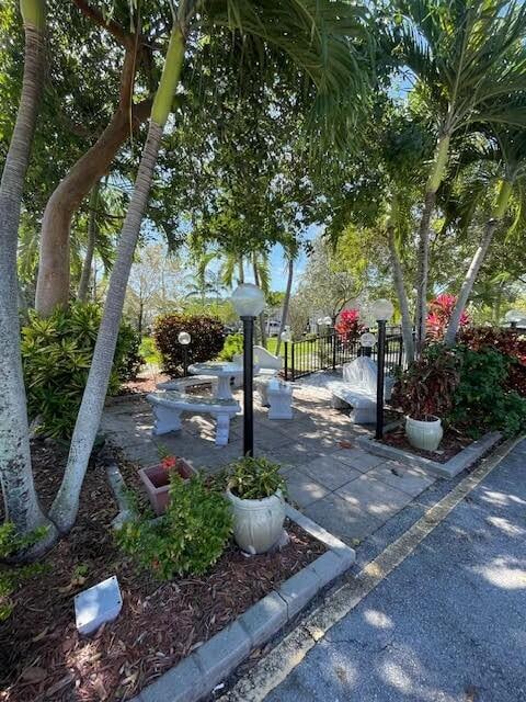 352 Richmond F 352, Deerfield Beach, FL 33442 - view of property's community with fence