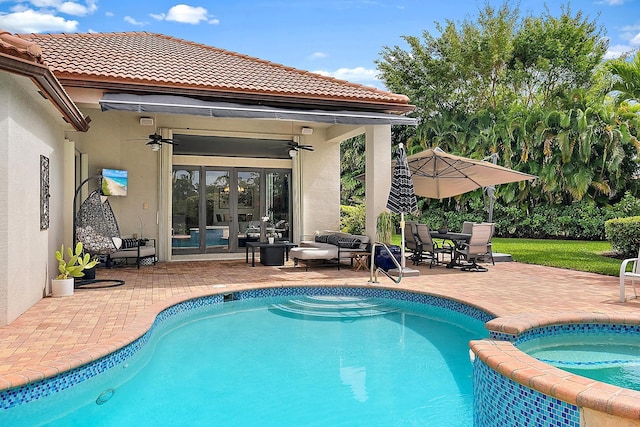 view of swimming pool featuring ceiling fan, outdoor dining area, a patio area, and a pool with connected hot tub